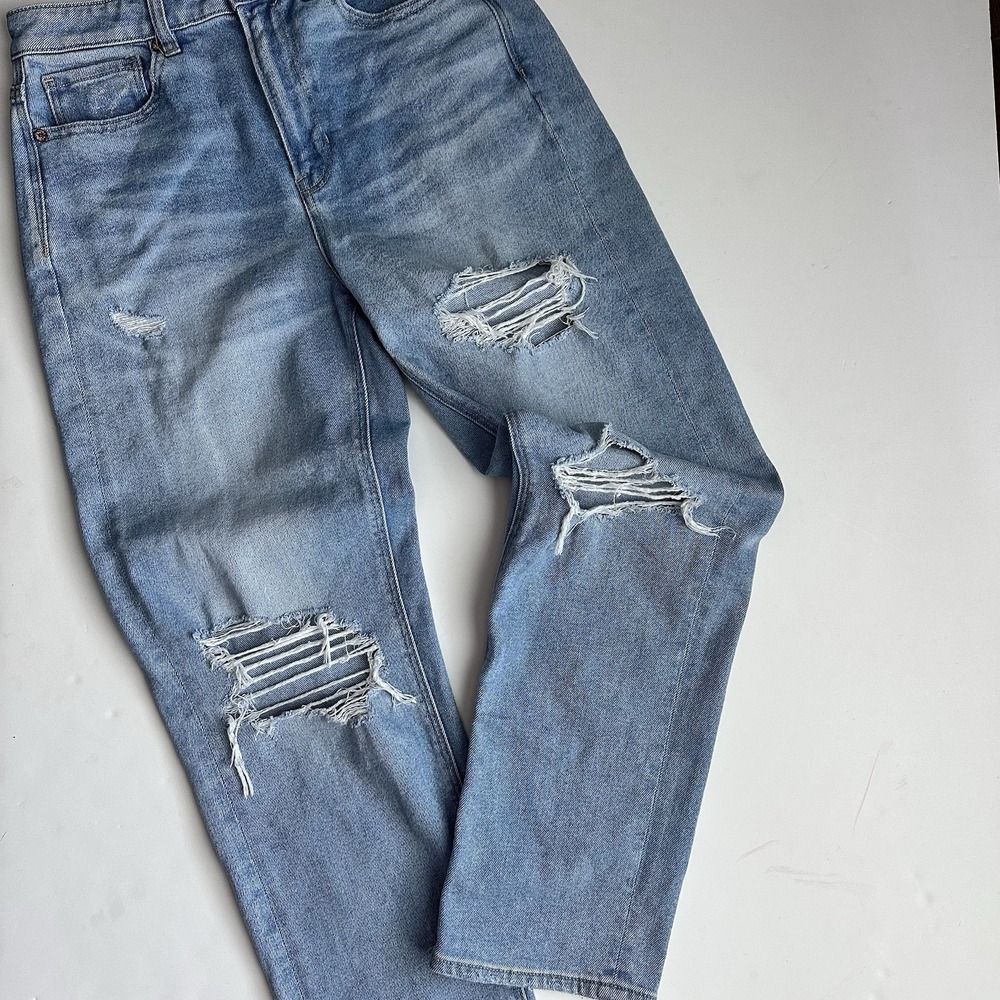 American Eagle Mom Straight Jean Women's Size 6 Medium Wash Distressed Stretch
